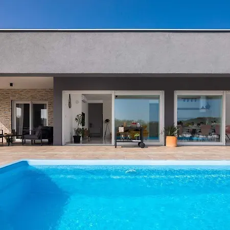 Ferienhaus Mit Privatpool Fur 6 Personen Ca 200 Qm In Jezera, Dalmatien Norddalmatien 別荘