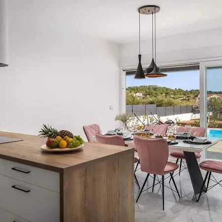 別荘 Ferienhaus Mit Privatpool Fur 6 Personen Ca 200 Qm In Jezera, Dalmatien Norddalmatien イェゼラ