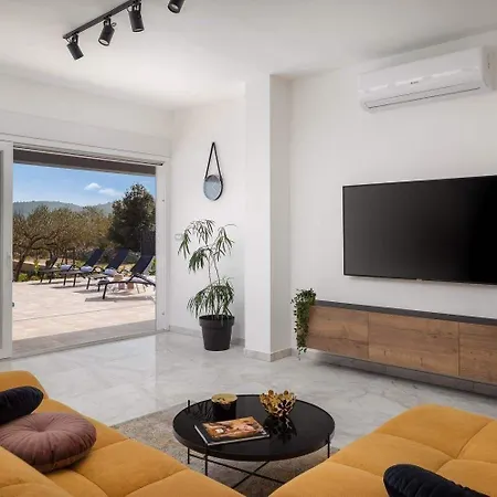 Ferienhaus Mit Privatpool Fur 6 Personen Ca 200 Qm In Jezera, Dalmatien Norddalmatien *