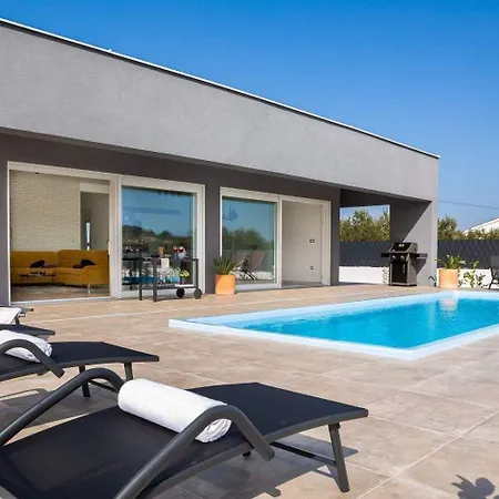 Ferienhaus Mit Privatpool Fur 6 Personen Ca 200 Qm In Jezera, Dalmatien Norddalmatien