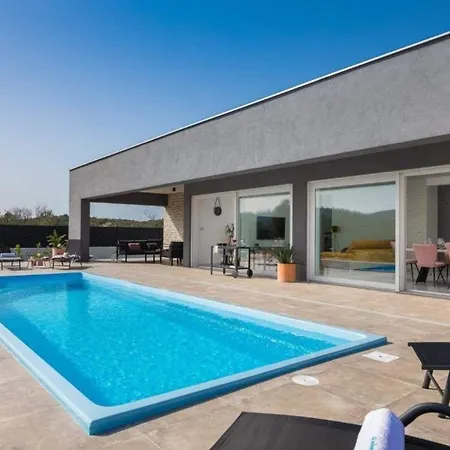Ferienhaus Mit Privatpool Fur 6 Personen Ca 200 Qm In Jezera, Dalmatien Norddalmatien イェゼラ