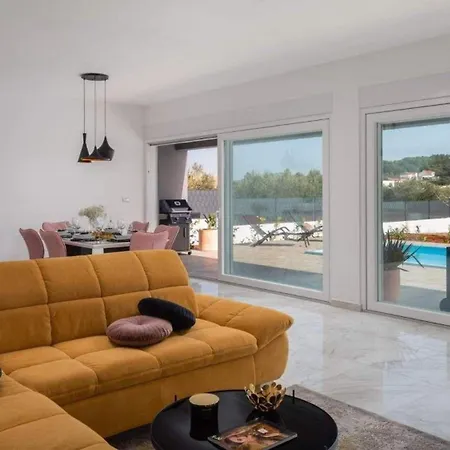 Ferienhaus Mit Privatpool Fur 6 Personen Ca 200 Qm In Jezera, Dalmatien Norddalmatien * イェゼラ