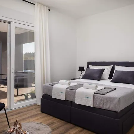 Ferienhaus Mit Privatpool Fur 6 Personen Ca 200 Qm In Jezera, Dalmatien Norddalmatien * イェゼラ