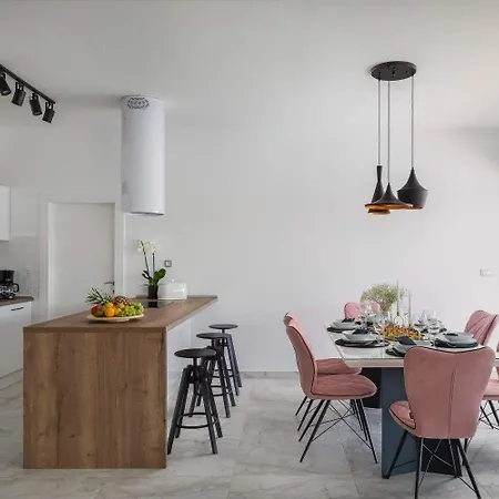 Ferienhaus Mit Privatpool Fur 6 Personen Ca 200 Qm In Jezera, Dalmatien Norddalmatien