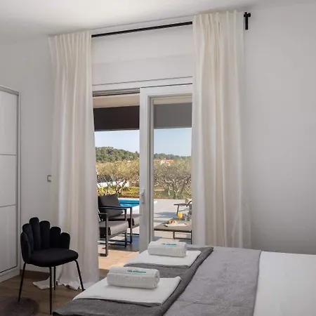 Ferienhaus Mit Privatpool Fur 6 Personen Ca 200 Qm In Jezera, Dalmatien Norddalmatien * イェゼラ
